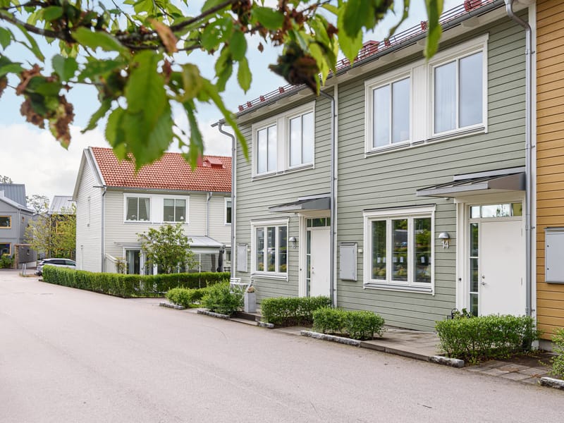 Adelas väg 14