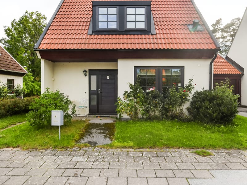 Västra Skräddargården 8
