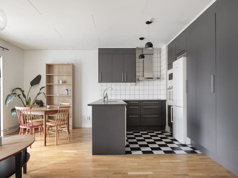 Jöns Rundbäcks Plats 2