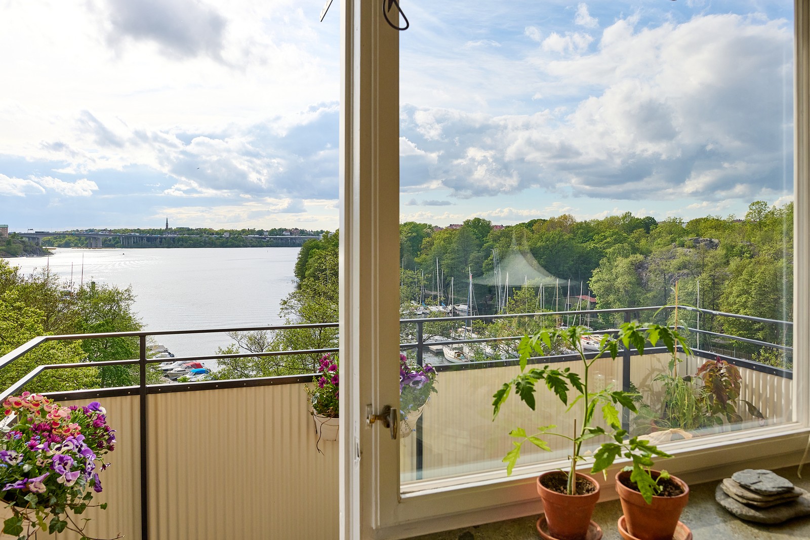 Balkong där du kan njuta av sol från lunch till solnedgång