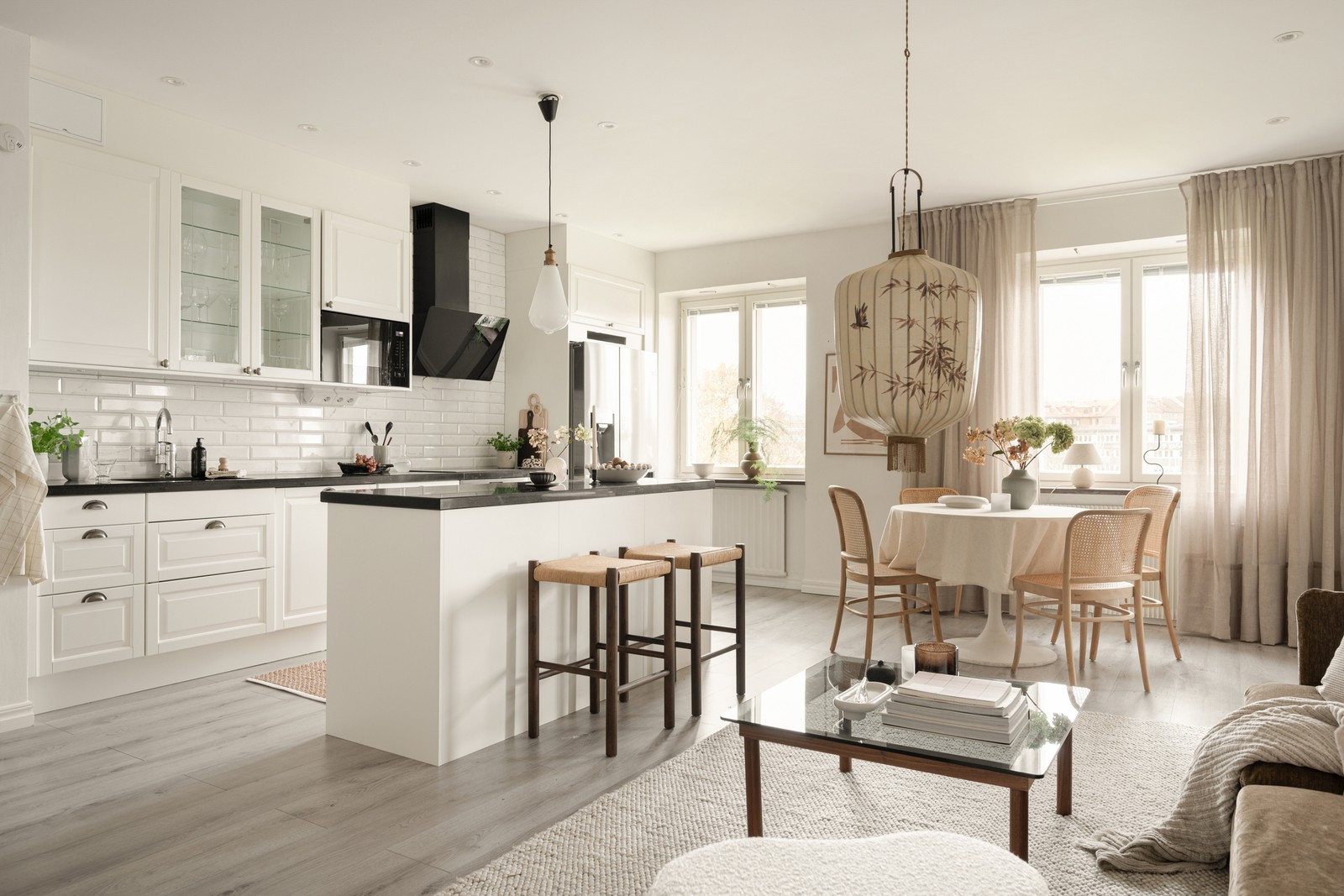 Varmt välkomna till denna moderna tvåa!