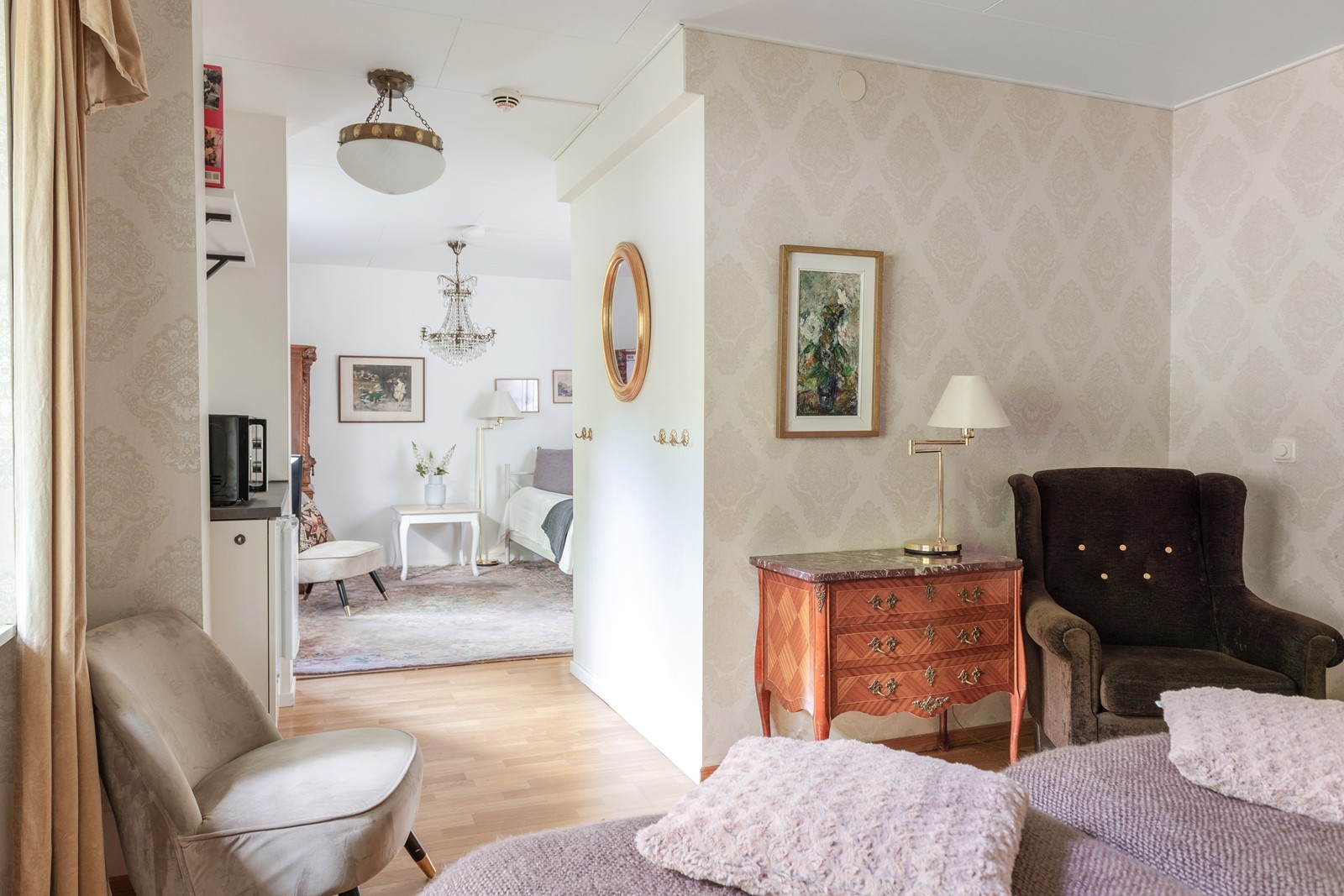 Vy mot pentry samt allrummet