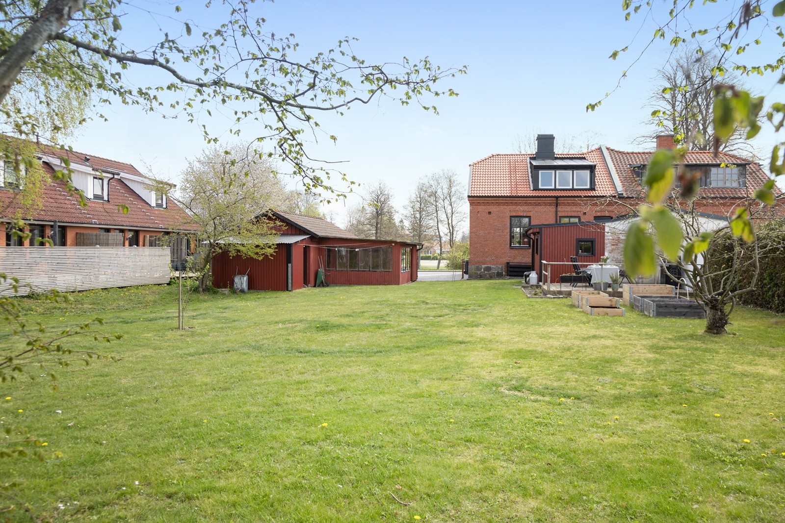 Generöst tilltagen tomt