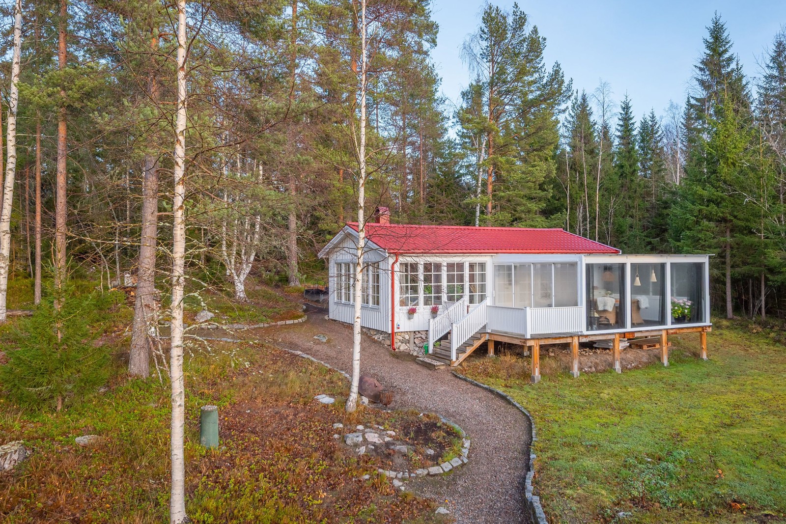 I en vacker skogsglänta finner du mig!