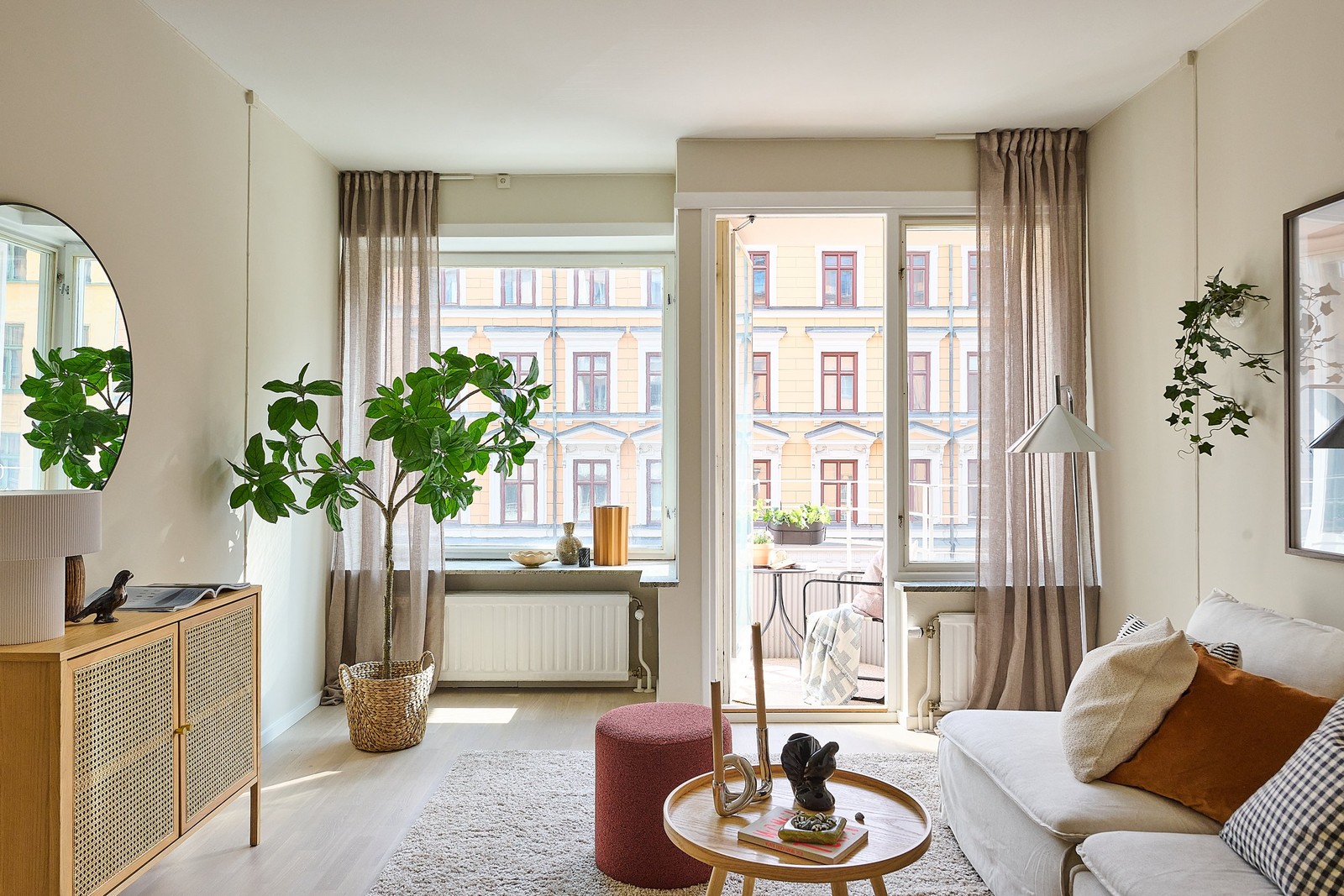 Ljus funkistvåa med balkong i söderläge