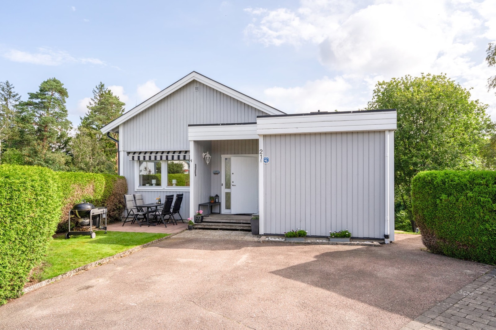 Takomläggning, nya hängrännor, stuprör samt vindsbrädor 2018. Välkommen på visning!