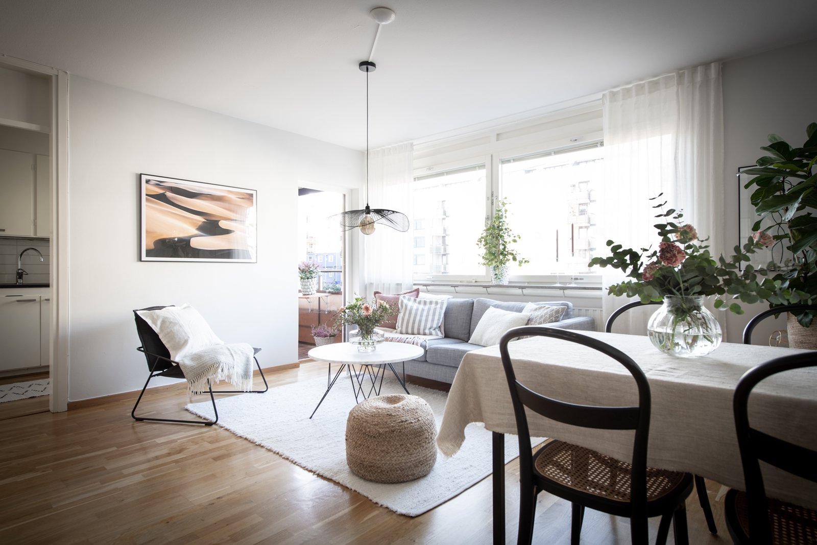 Välplanerad och smakfull cityetta med avskild sovalkov