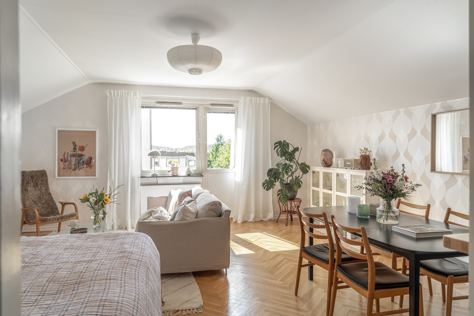 Välkomna till denna fina vindslägenhet