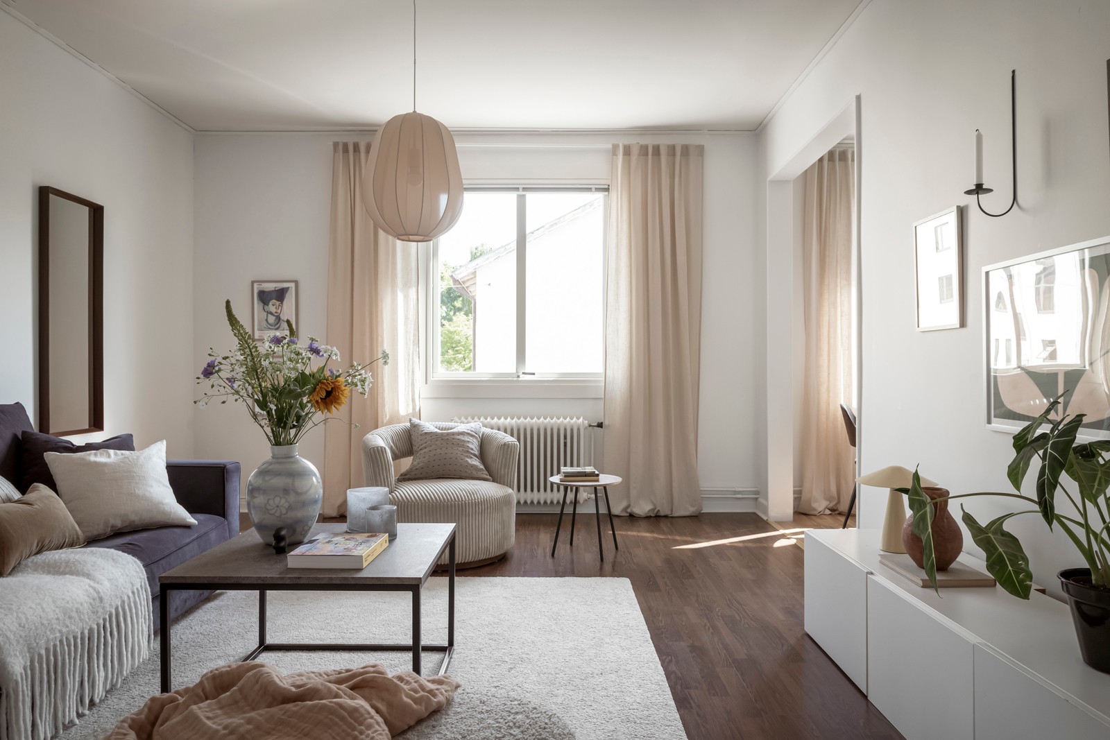 Varmt välkommen till denna charmiga tvåa med fint ljusinsläpp!