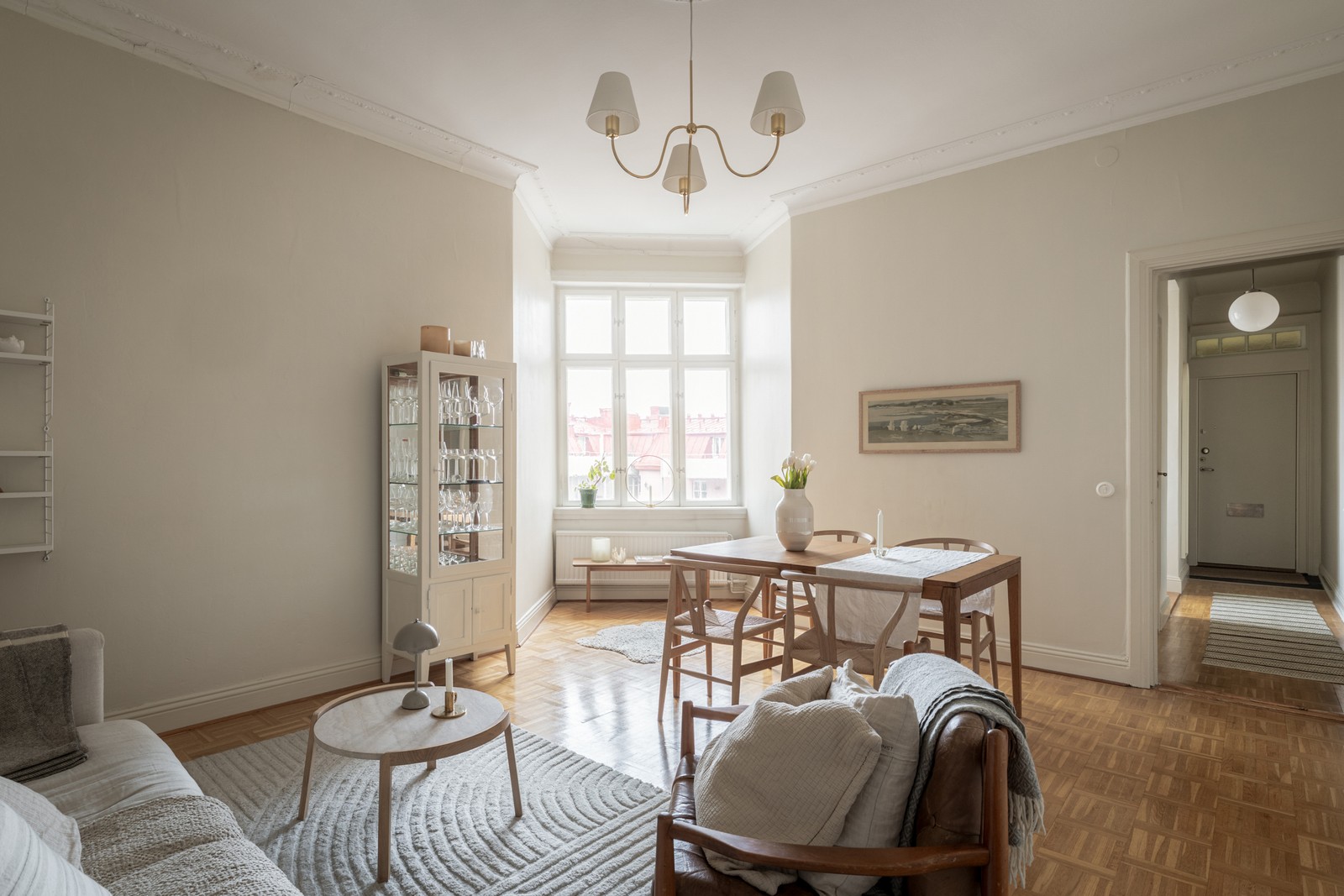 Varmt välkomna till denna vackra bostad om 67 kvm på Hedåsgatan 4A!