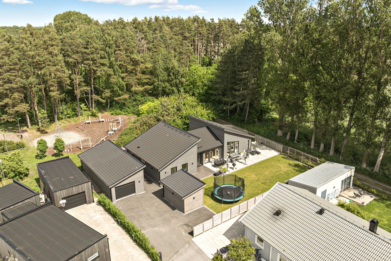 Påkostat på attraktivt läge i Hemmeslöv