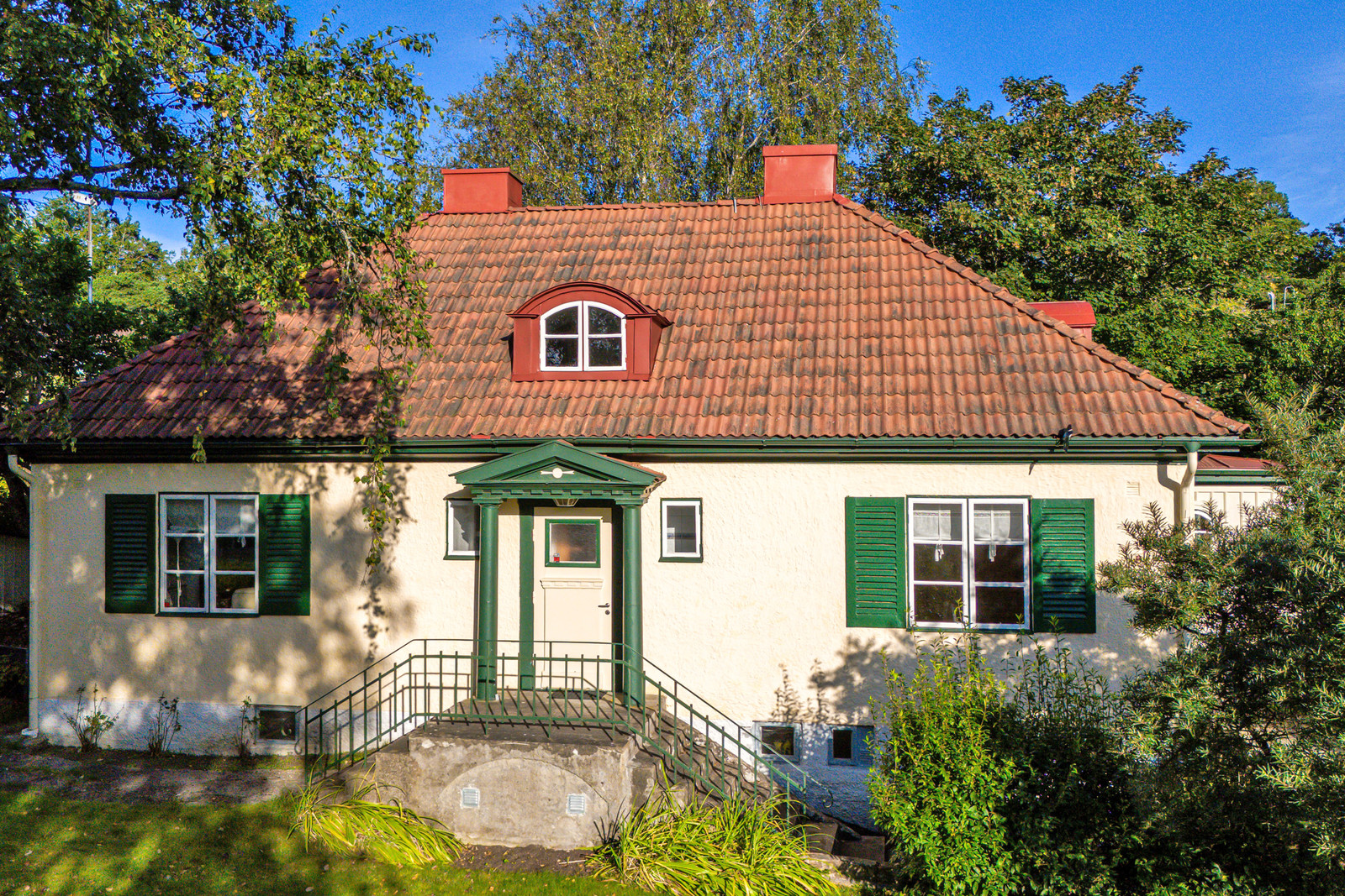 Charmigt 30-talshus i eftertraktade Toltorpsdalen