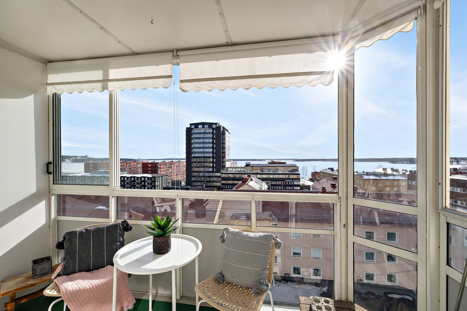 Inglasad balkong, nås från vardagsrummet