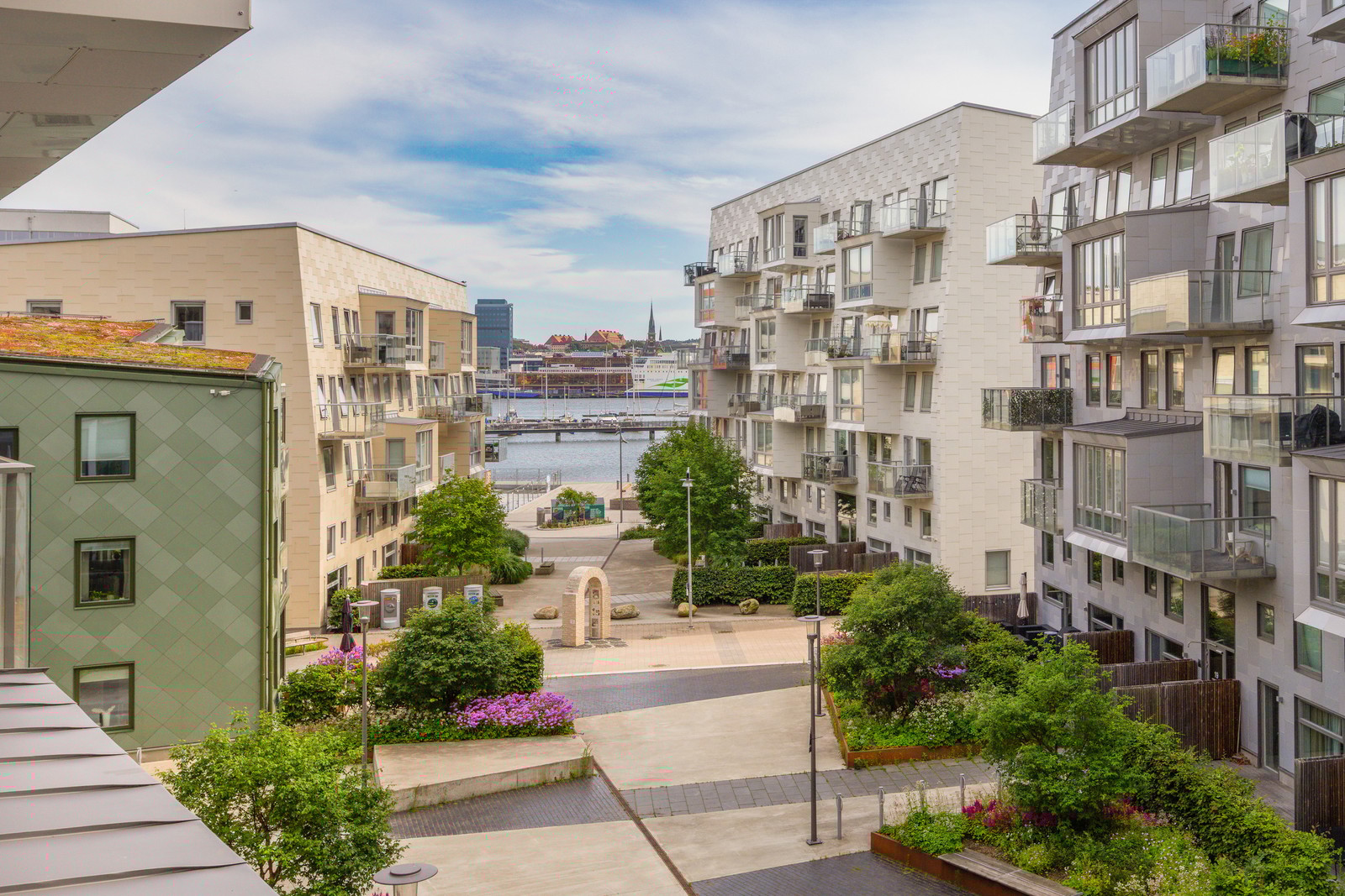 Balkong med mycket sol och härlig utsikt
