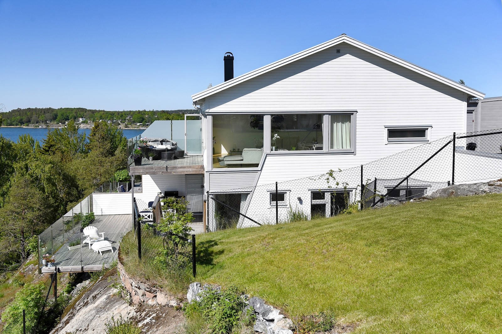 Parhus med perfekt solläge och sjökantakt i populära Mörtnäs