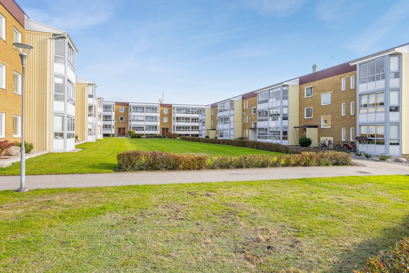 En luftig innergård