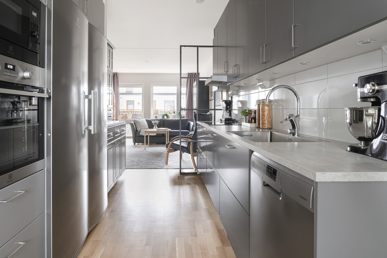 Detta fantastiska bostad är påkostat, välskött och otroligt stilfullt - ett hem att bara flytta in i