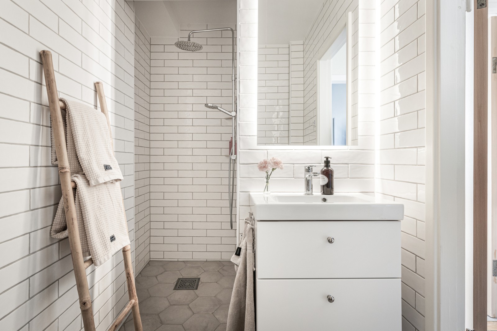 Det påkostade badrummet totalrenoverades dec -23