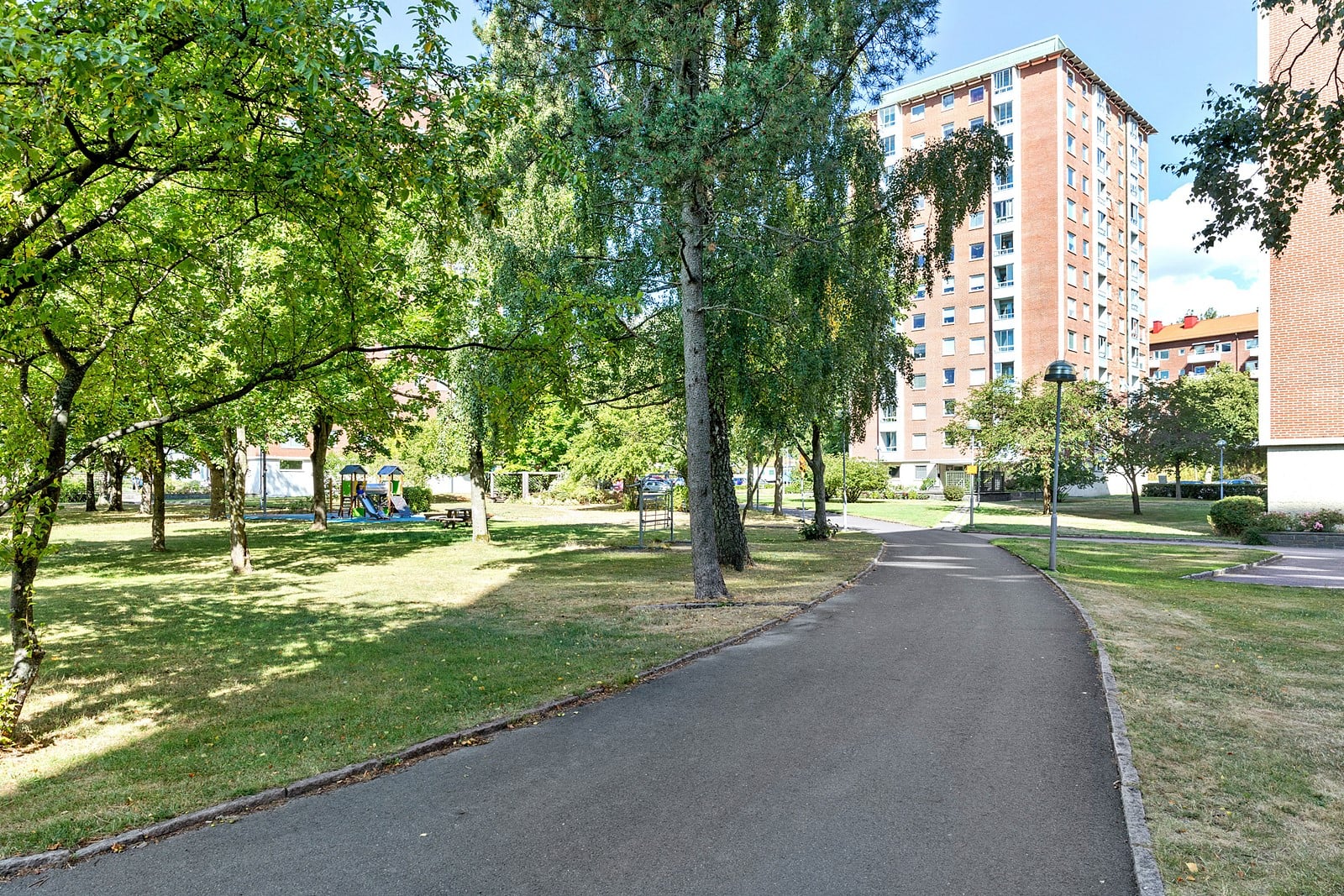 Här bor du i en stabil HSB-förening med grönskande parker alldeles inpå