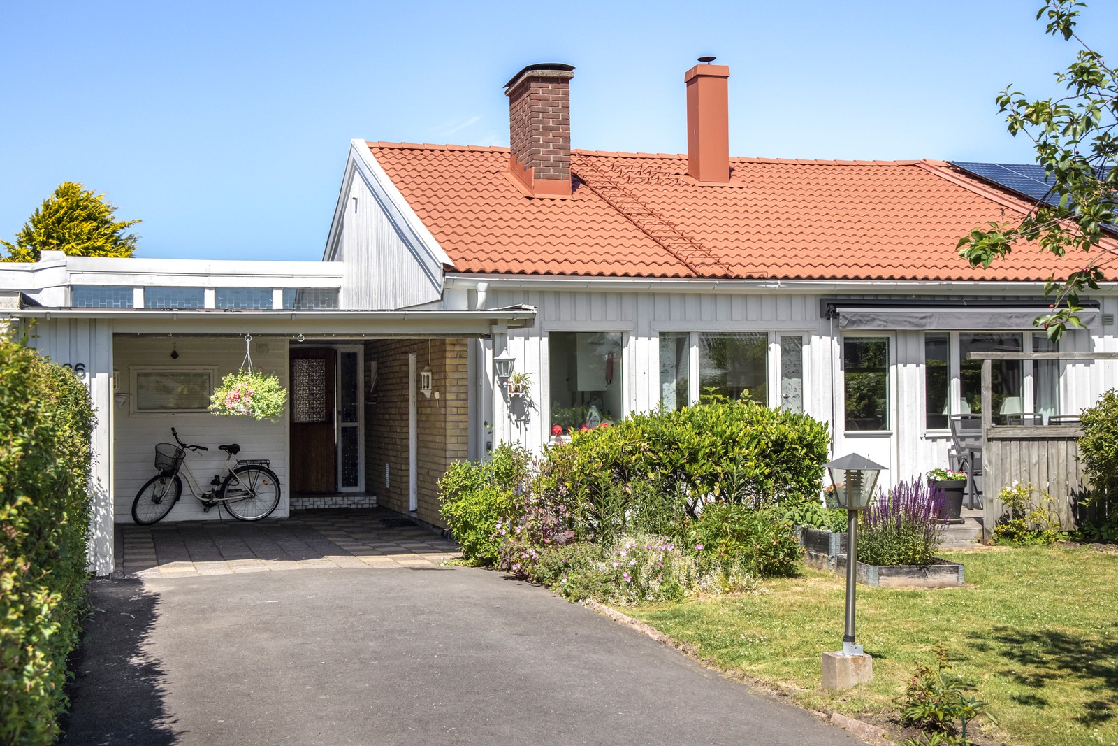 Välkomna till detta trivsamma enplanshus i Solängen