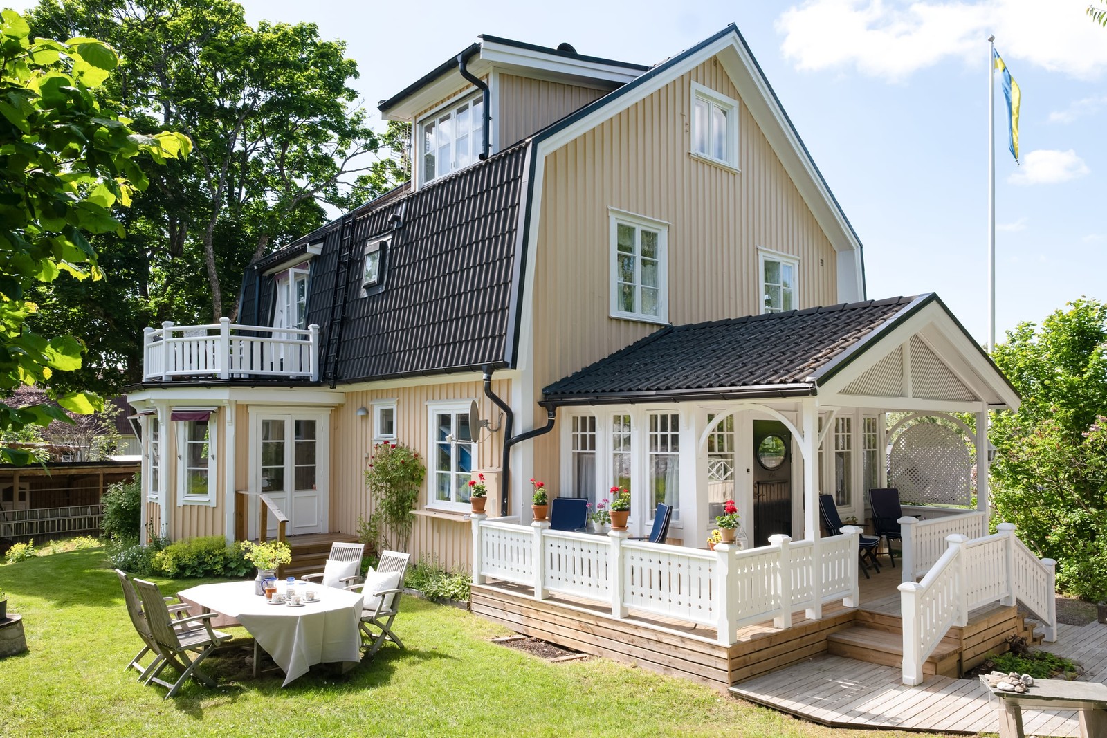Urcharmig 1920-tals villa med fina detaljer och centralt läge