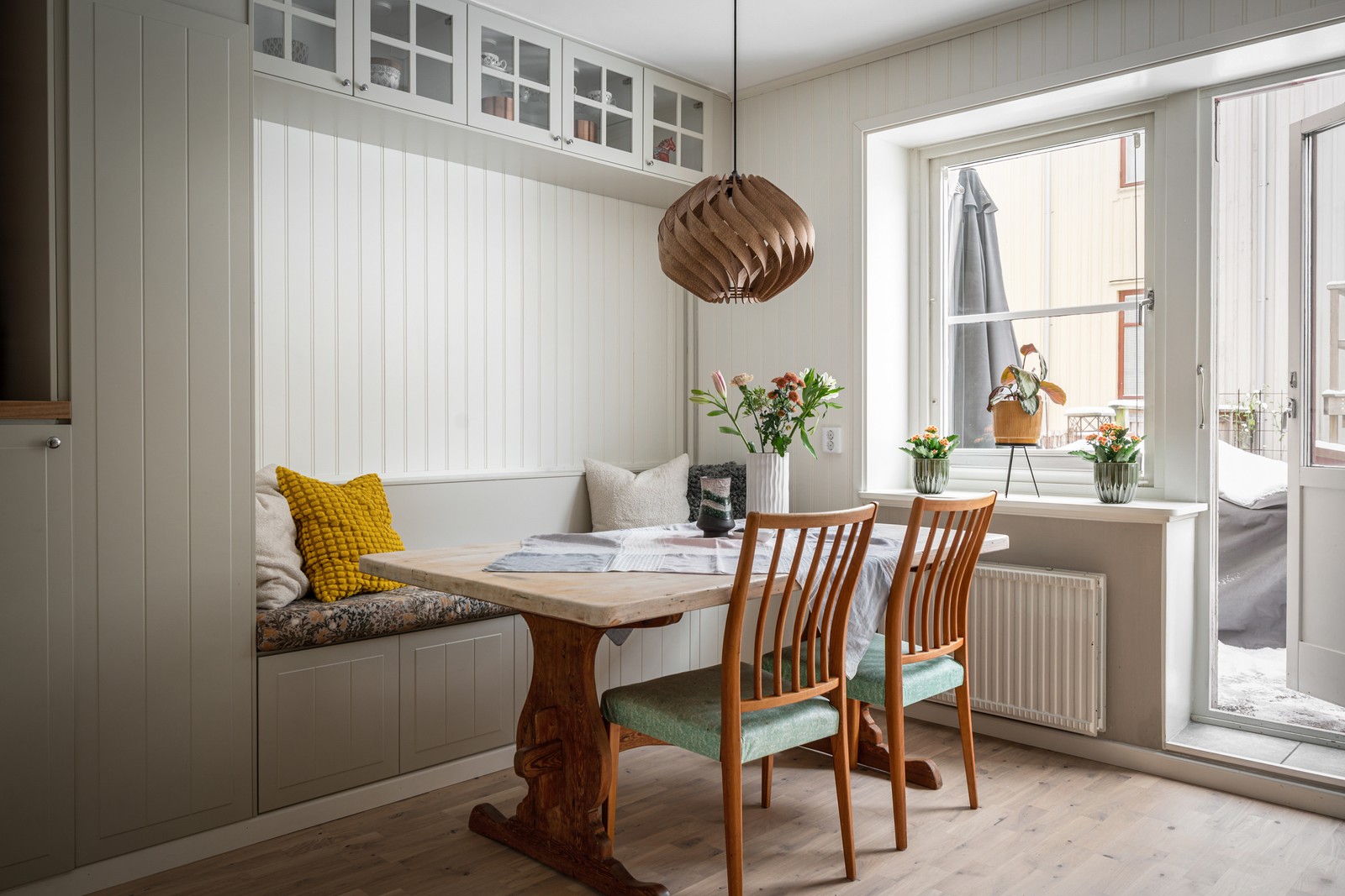 Naturlig plats i det härliga nyrenoverade köket