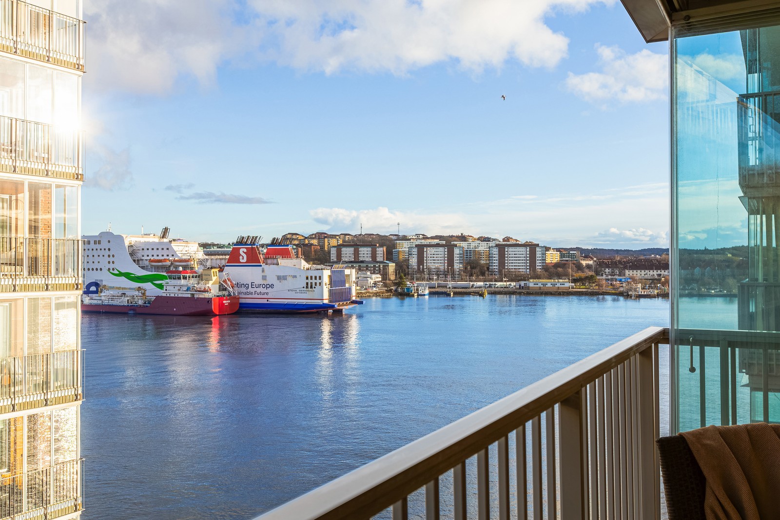 Balkong med fin vy mot älven