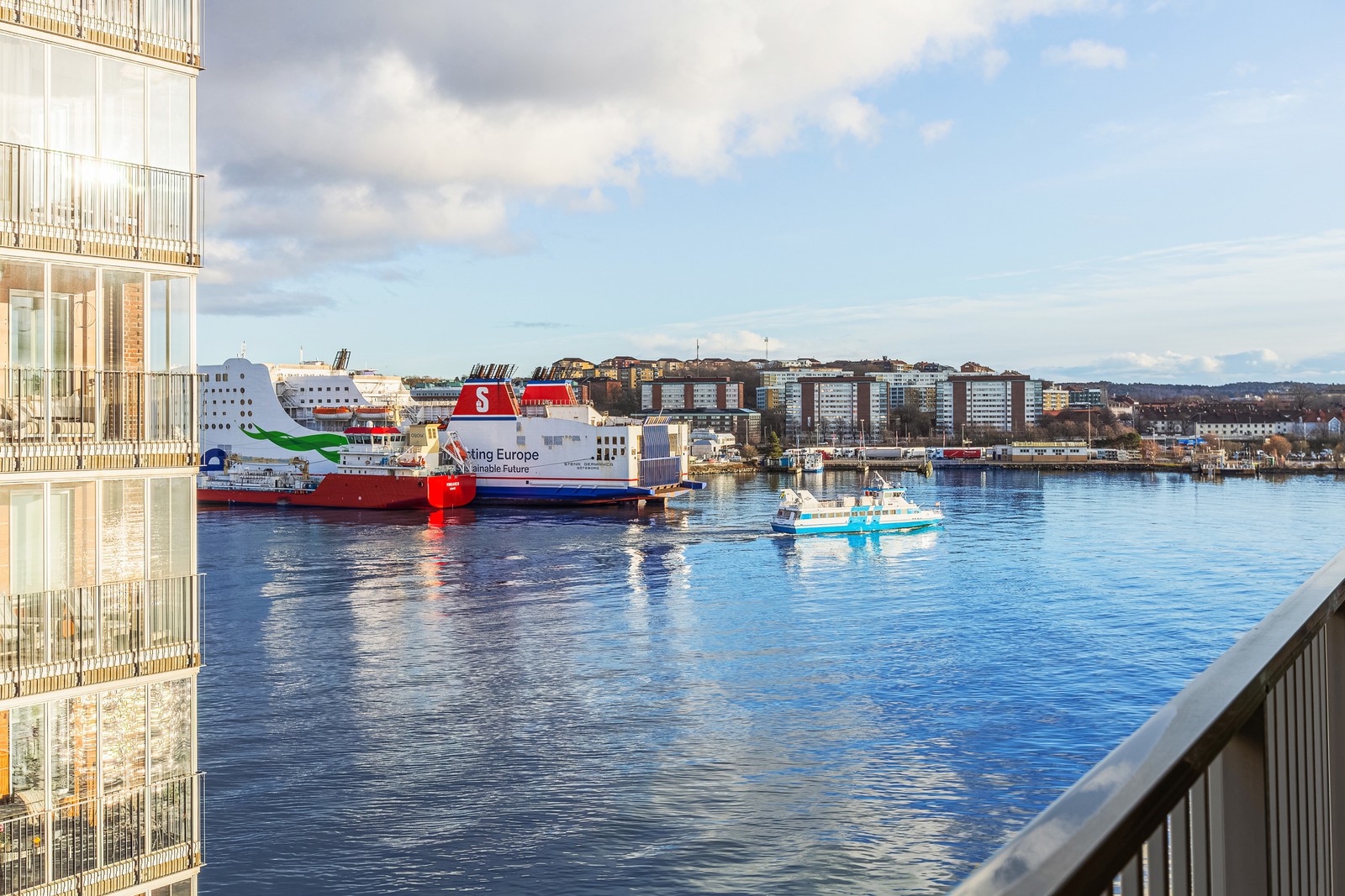 Balkong med fin vy mot älven