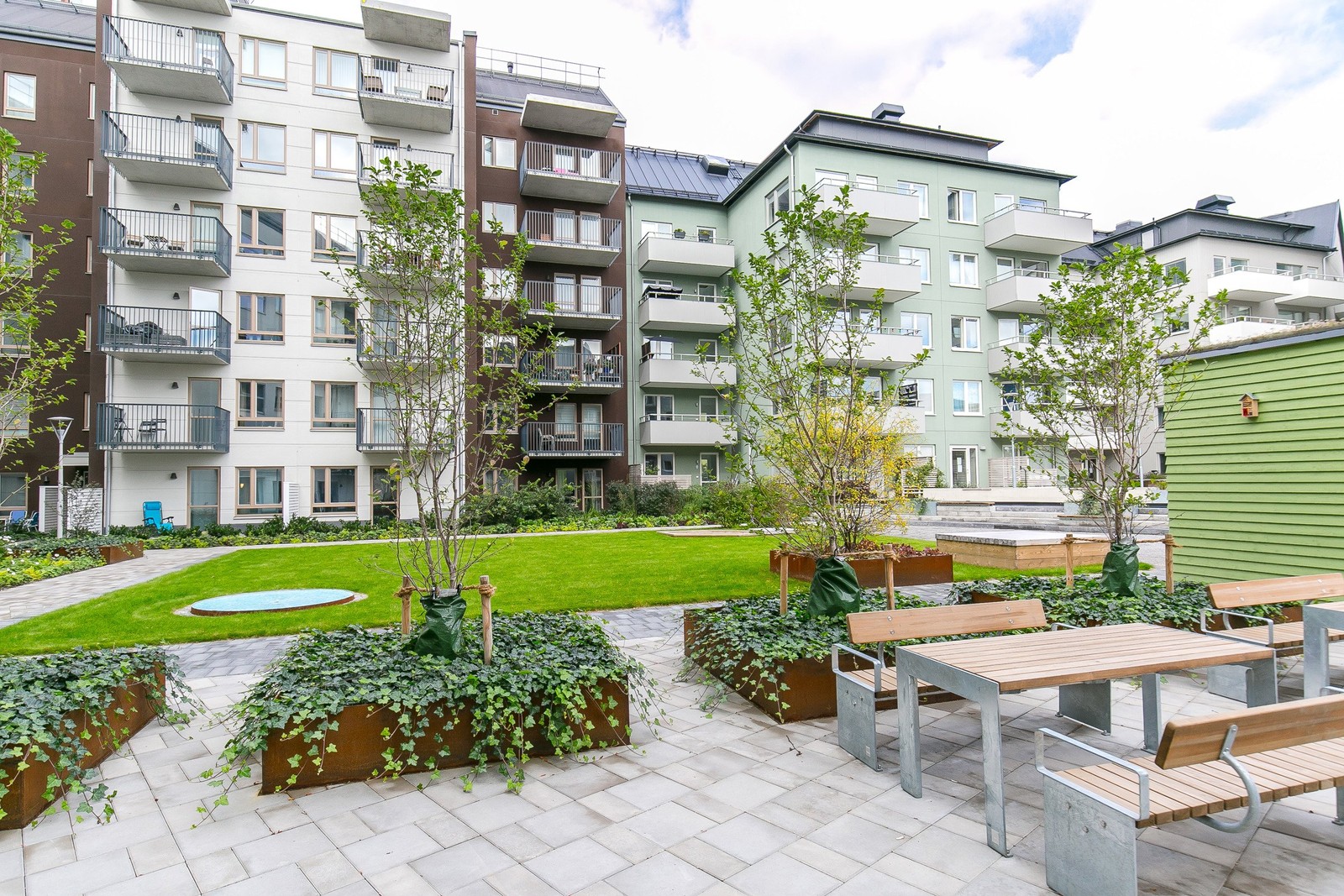 Balkong högst upp mot innergård (numera inglasad)