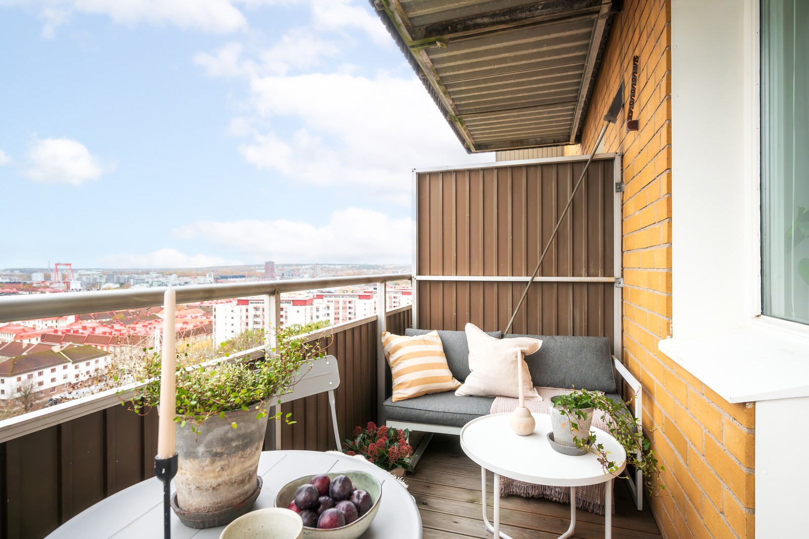 Västerliggande balkong med fritt läge