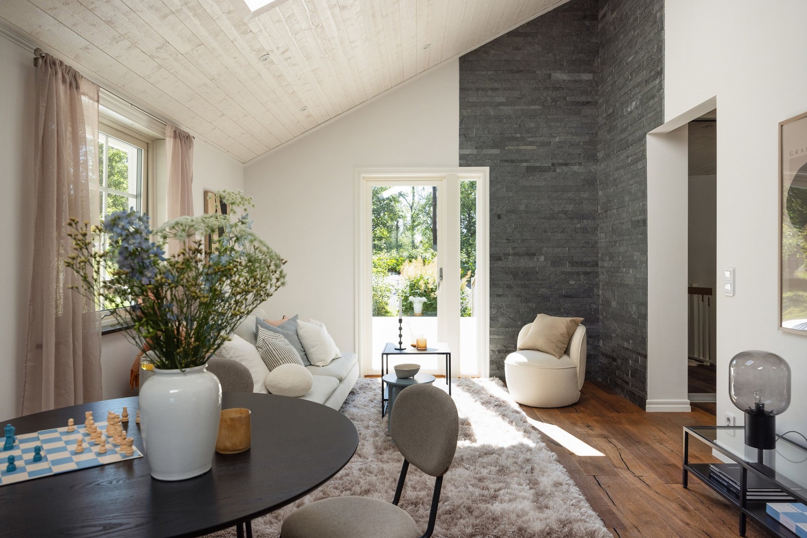 Ryggåstaket skapar en luftig atmosfär