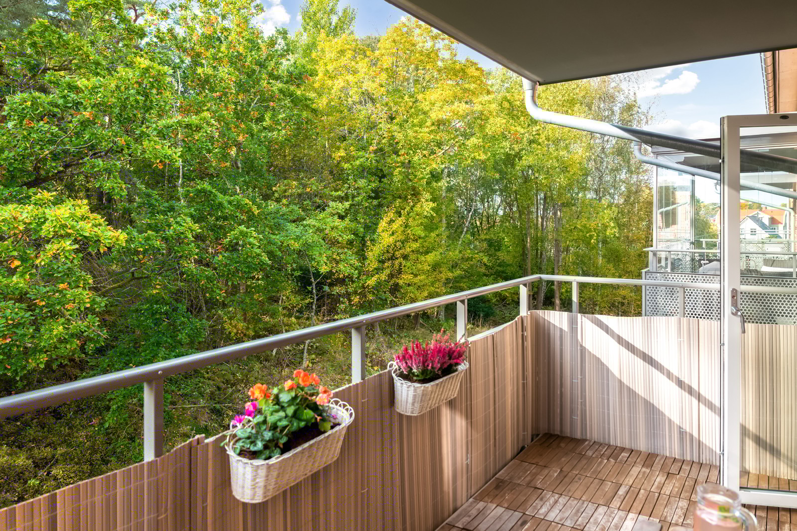 Under årets rätta årstid grönskar omgivningen