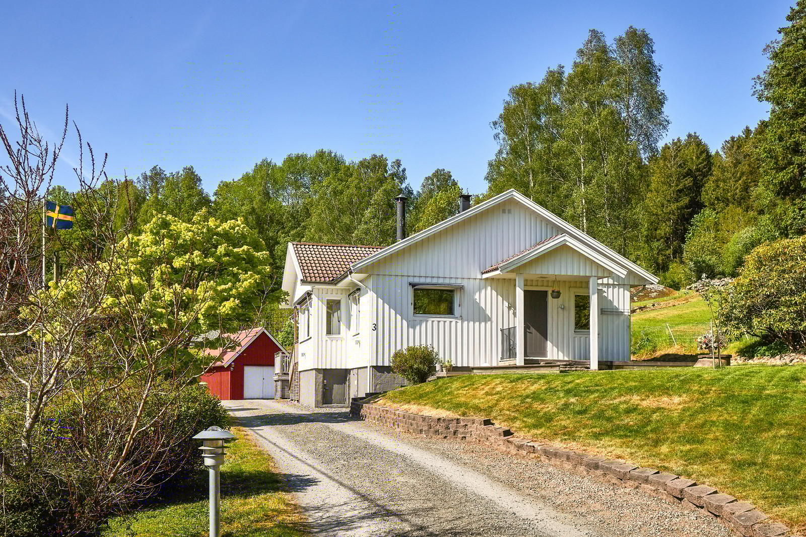 Välkomnade uppfart leder er till bostaden