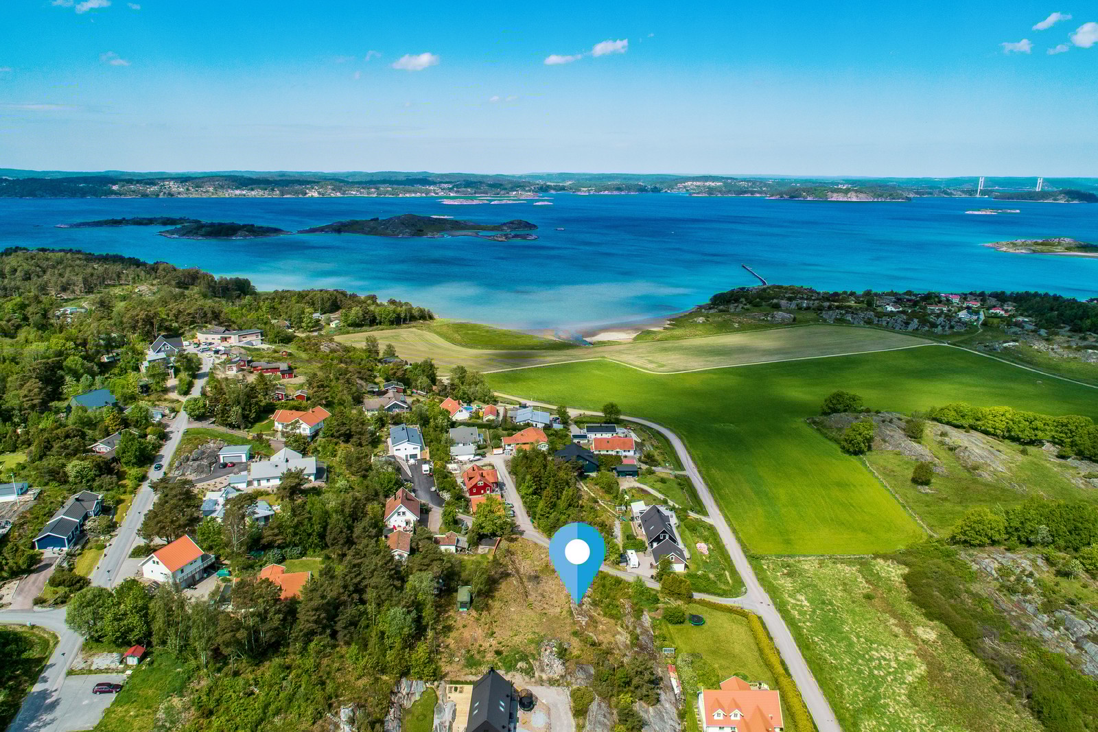 Stor tomt i populärt område och med härligt havsnära läge och utsikt