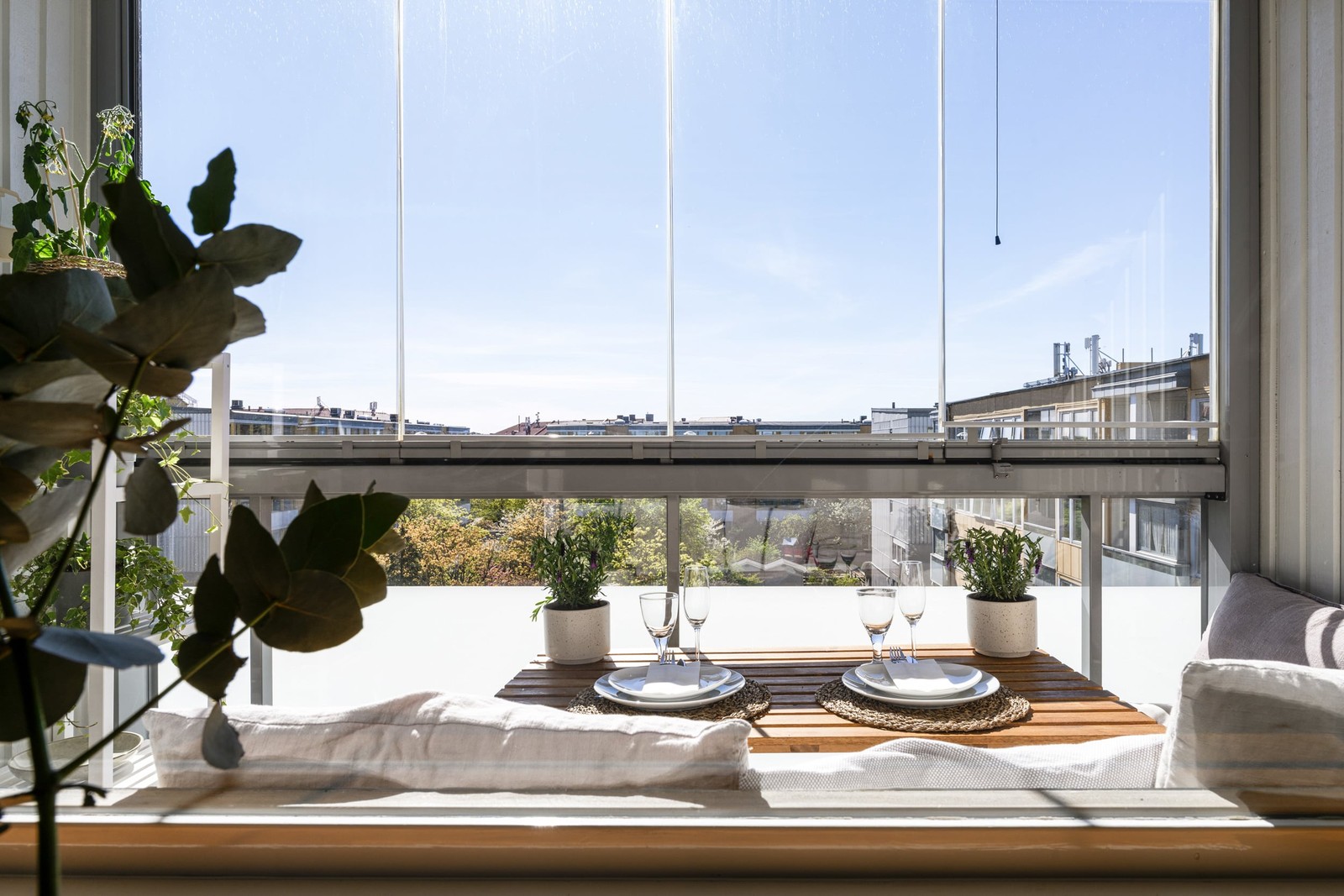 Tvåa med fri vy och västerbalkong