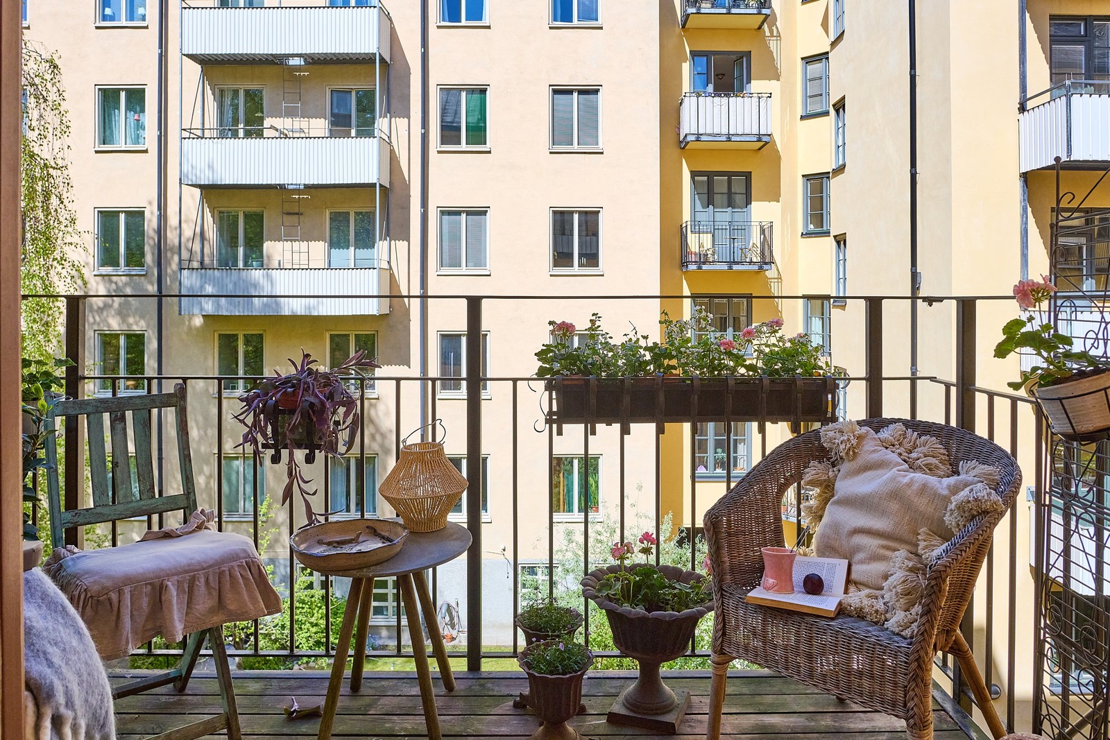 Stor balkong i nordvästerläge från köket