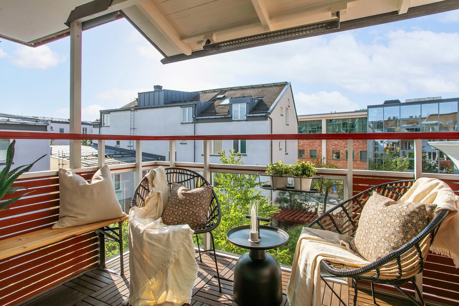 Balkong i attraktivt västerläge