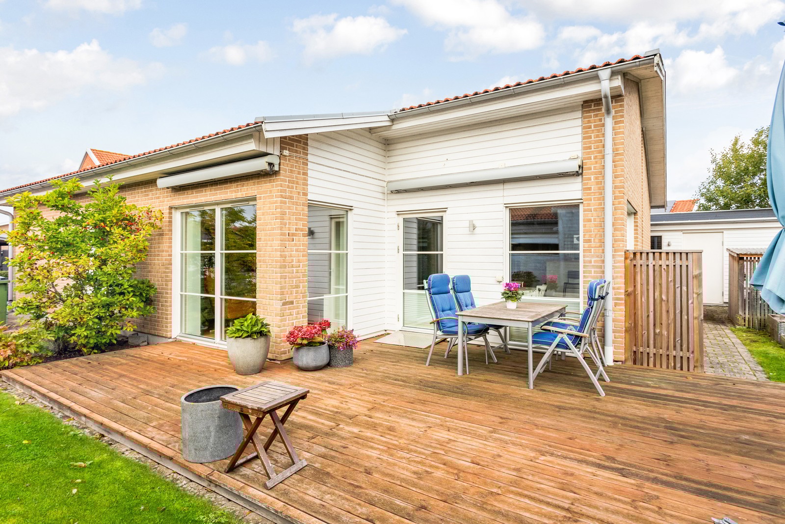 Modern 1-plans villa med solig södertomt