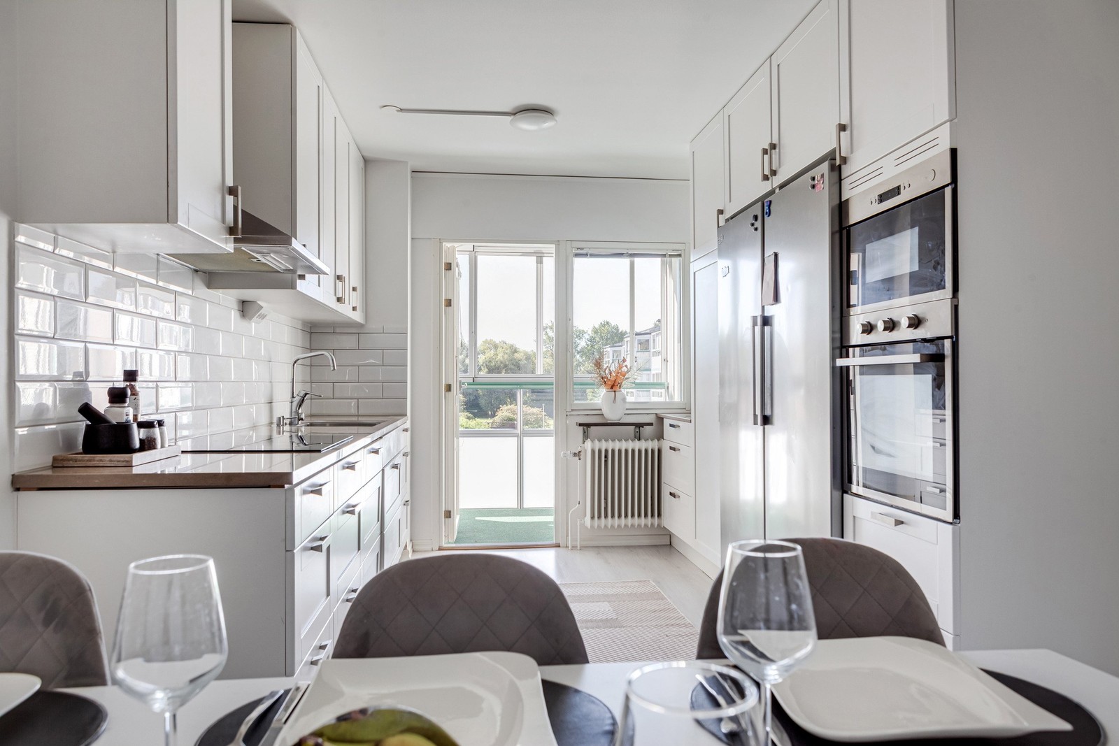 Stilren bostad renoverad 2021 med solig inglasad balkong i söderläge!