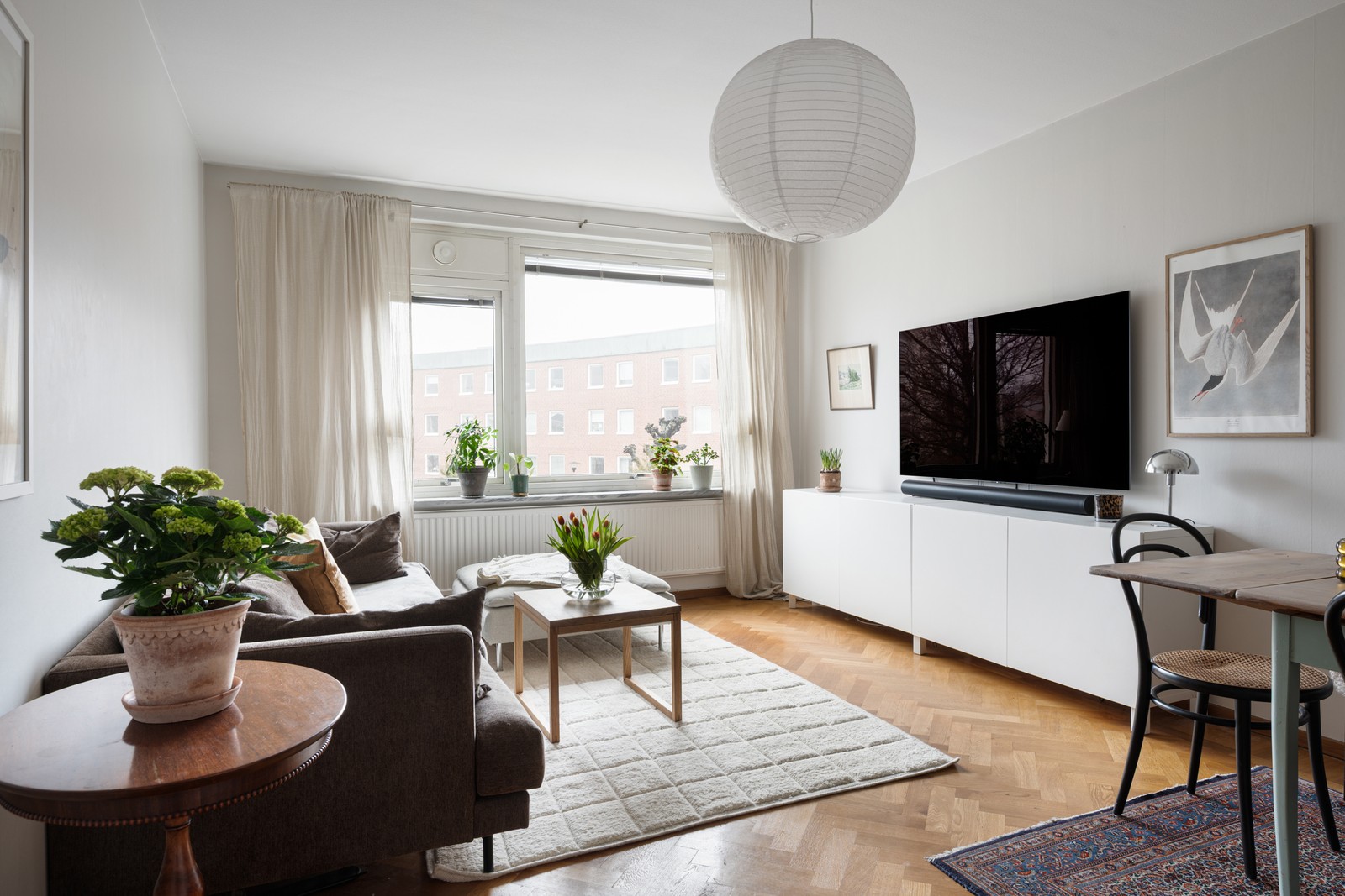 Ett vardagsrum där man gärna spenderar tid med sina vänner