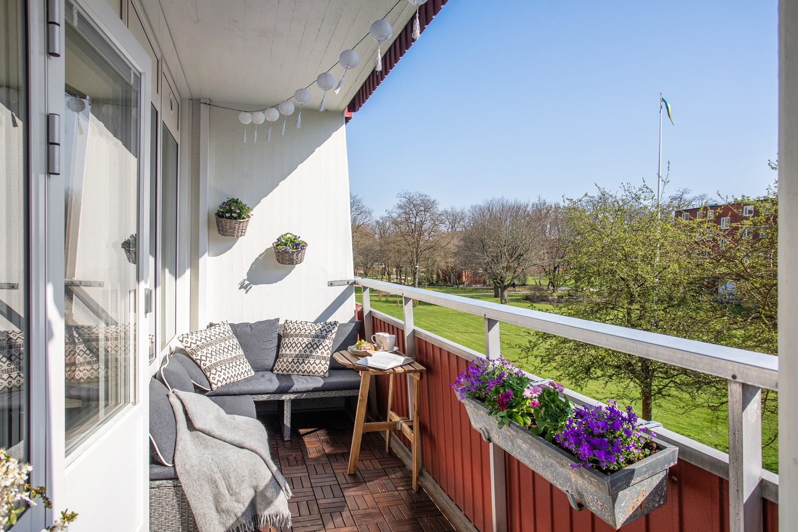 Generös balkong i bästa solläge