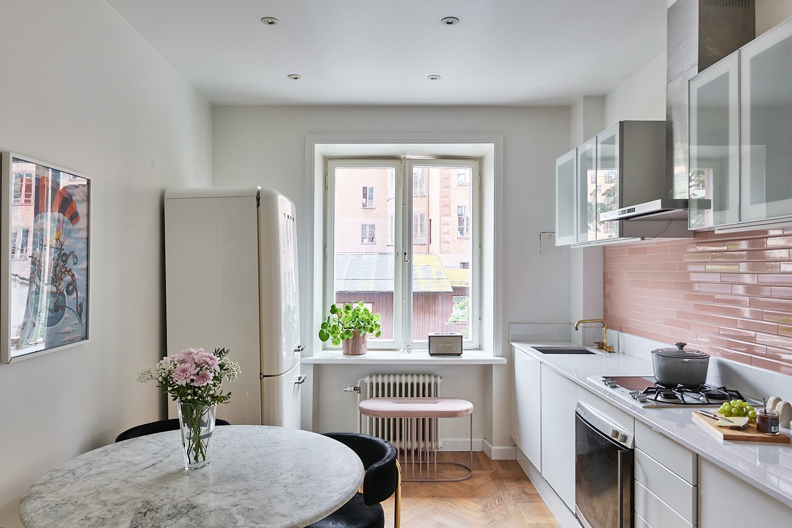 Här ges matplats för 3-4 personer