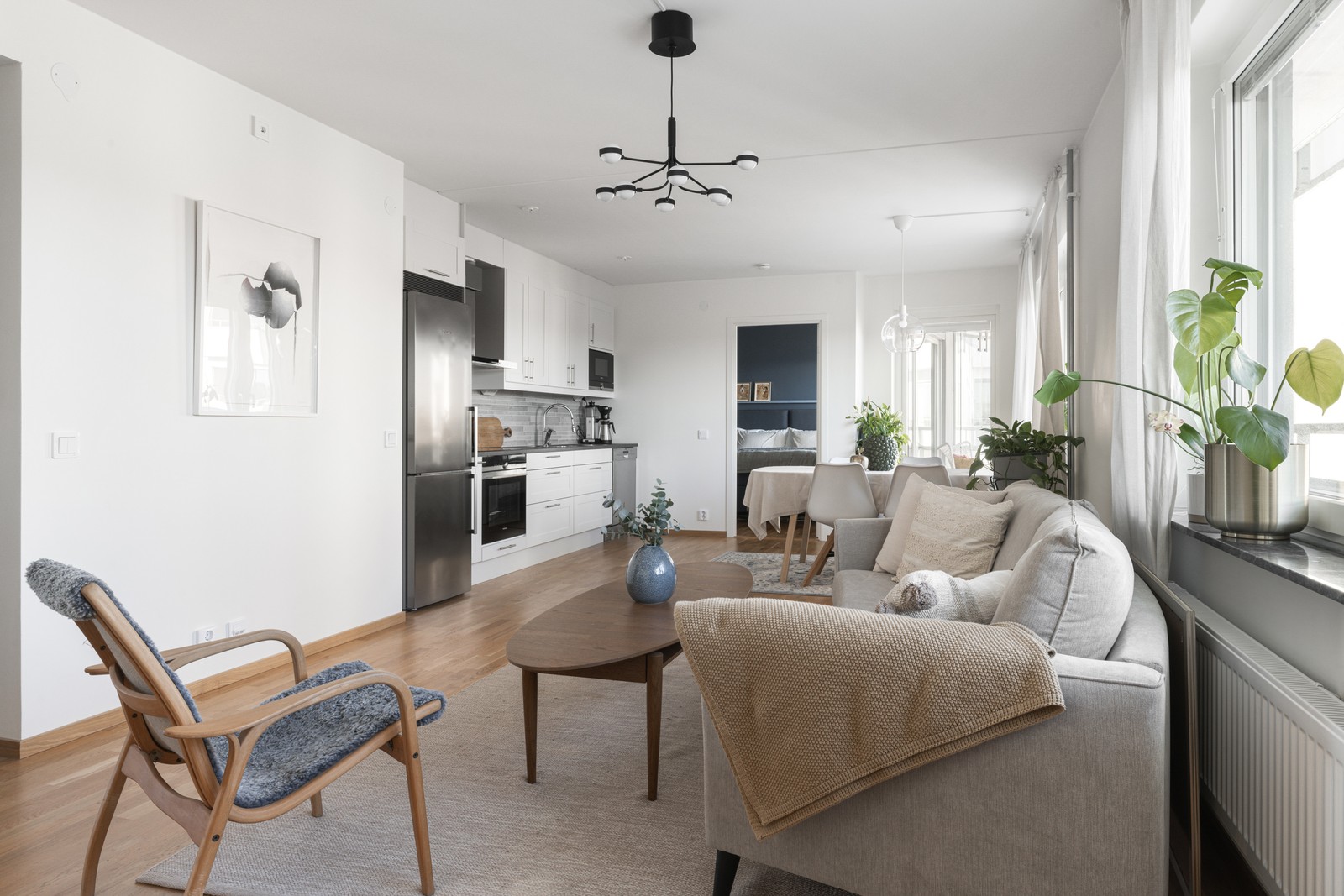 Ett stort och härligt vardagsrum för socialt umgänge!