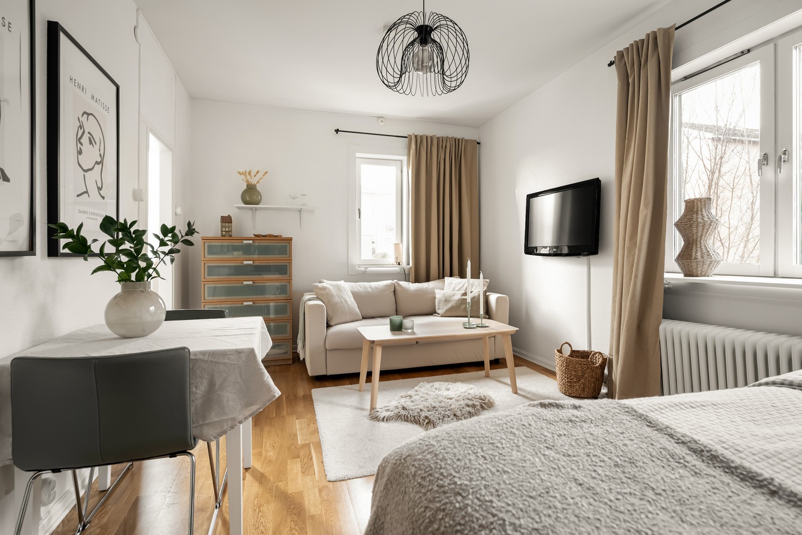 Varmt välkomna till Sofiagatan och denna kvadratsmarta etta