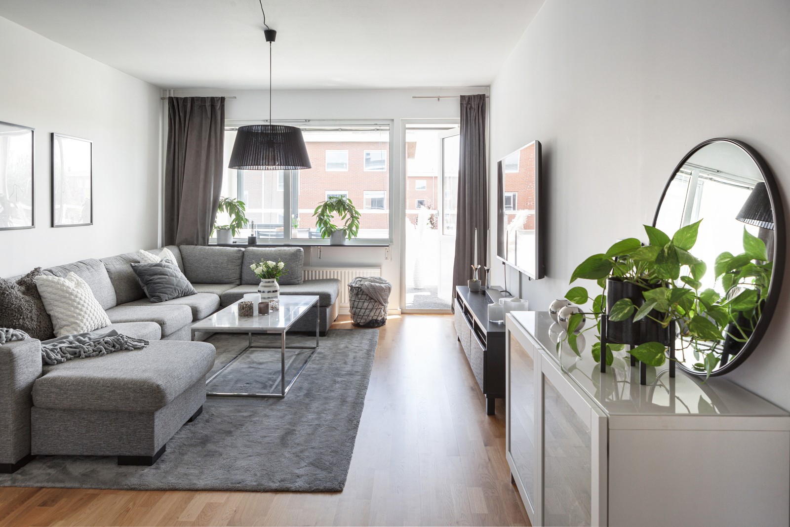 Välkomna till denna ljusa, fina 2:a på Högalid