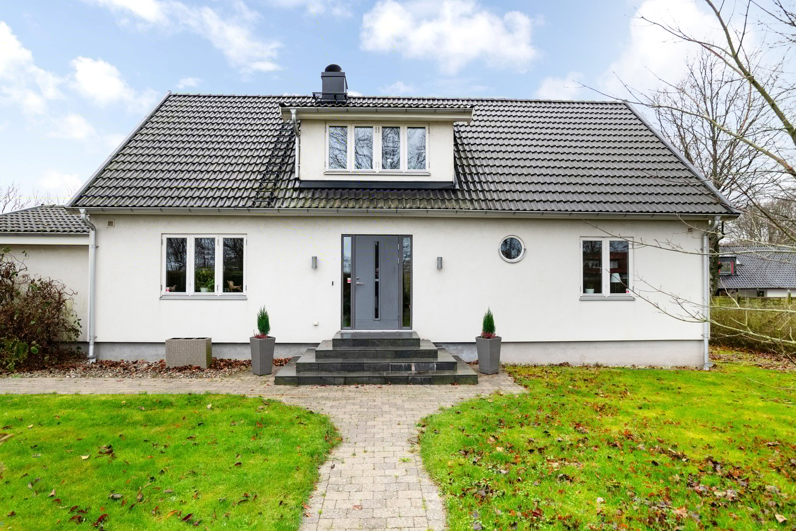 Prydlig och välkomnande entrésida