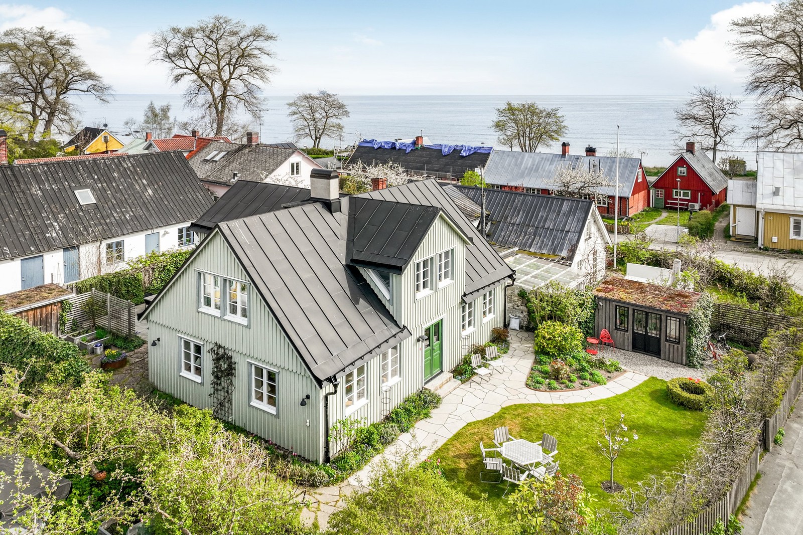 Välkomna till ett havsnära boende!