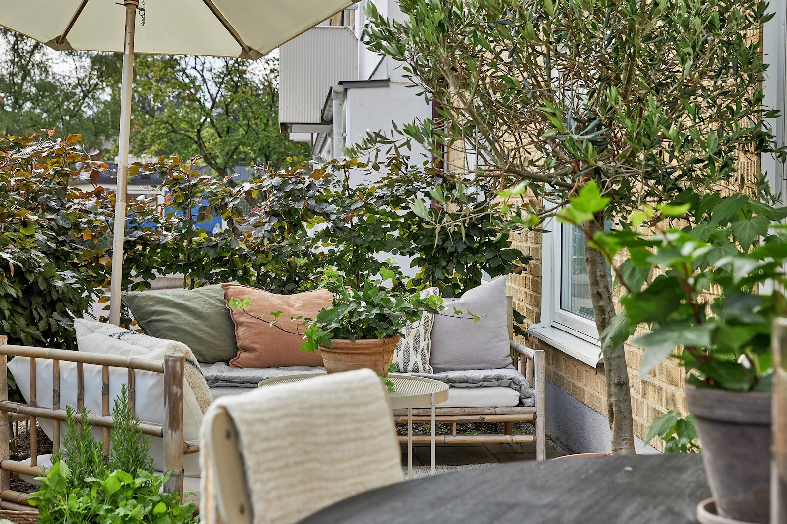 En fin och välplanerad tvåa med uteplats