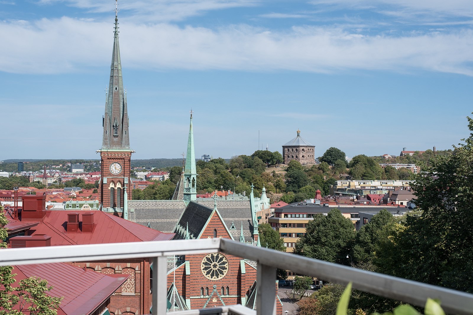 Varmt välkomna till denna ljuvliga tvåa!