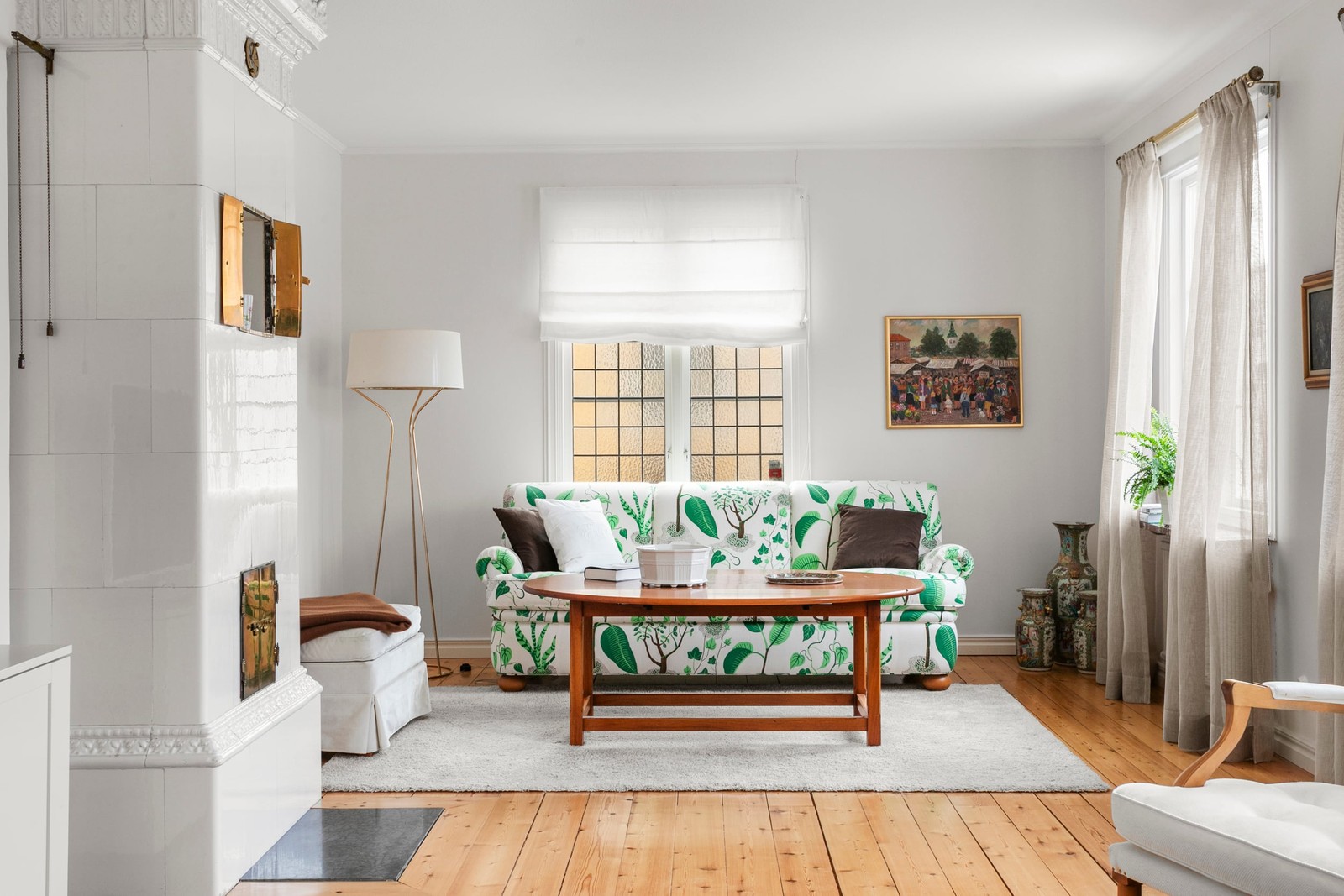 Generösa sällskapsytor med fint ljusinsläpp